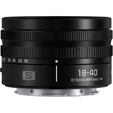 Lumix S 18-40mm f/4.5-6.3 Lens (L-mount) Image 2
