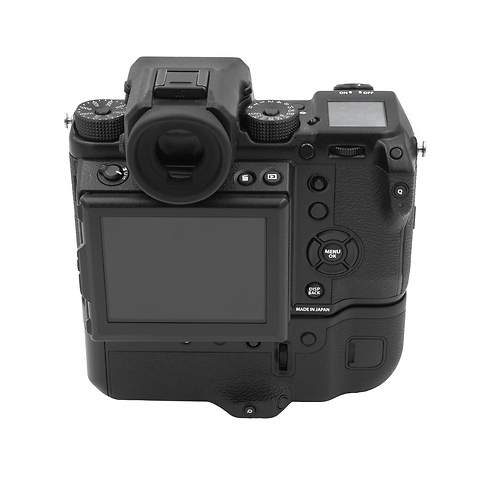 GFX 50S Medium Format Mirrorless Camera Body with VG-GFX1 battery Grip - Pre-Owned Image 3