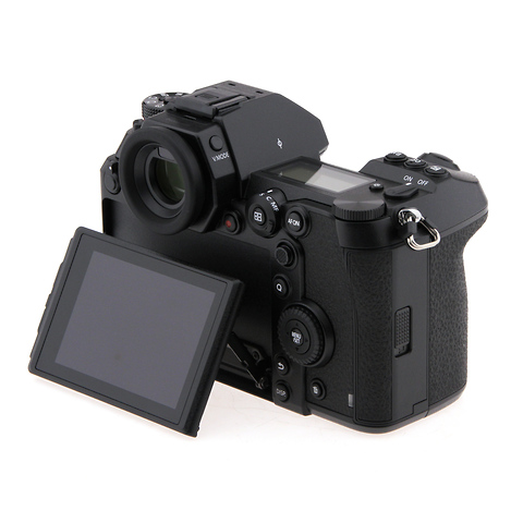 Lumix DC-S1 Mirrorless Camera w/ 24-105mm Lens - Black - Open Box Image 2
