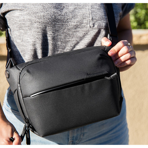 Everyday Sling v2 (Black, 3L) Image 8