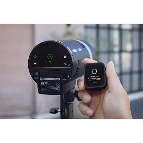 AD300Pro II All-in-One Outdoor Flash Image 10