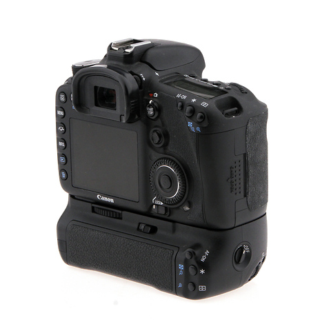 EOS 7D DSLR Body w/ BG-E7 Battery Grip - Pre-Owned Image 1