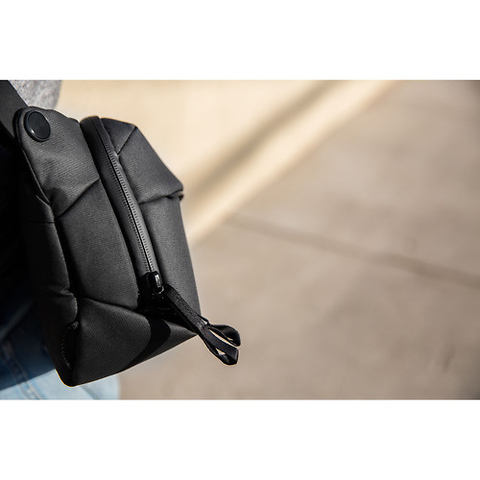 Everyday Sling v2 (Black, 3L) Image 9