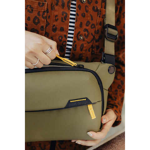 Everyday Sling (Kelp, 3L) Image 9