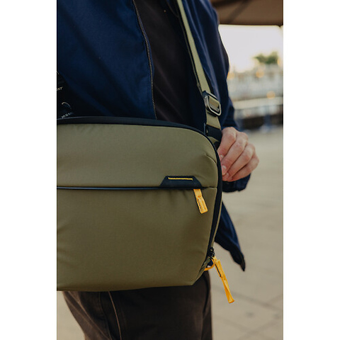 Everyday Sling (Kelp, 6L) Image 8