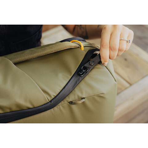 Everyday Backpack Zip (Kelp Green, 15L) Image 5